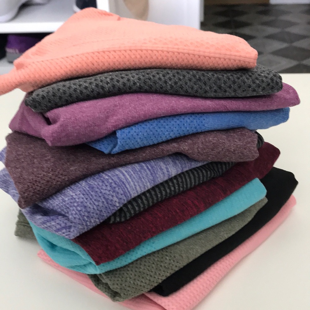 Lot of size 4 Lululemon tanks
